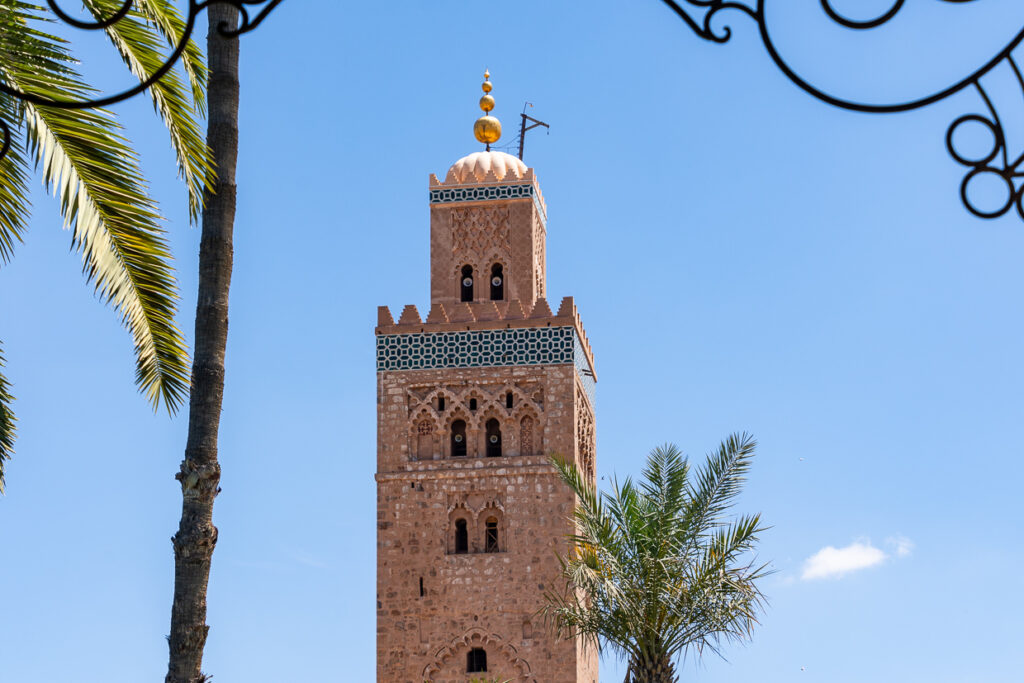 Parte alta del minareto della Koutoubia vista dal parco Lalla Hasna